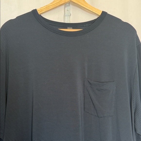 Vuori Men's Linear Tech Short Sleeve Tee Size XL - Picture 3 of 9